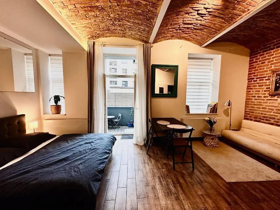 Authentic Studio With Garden location