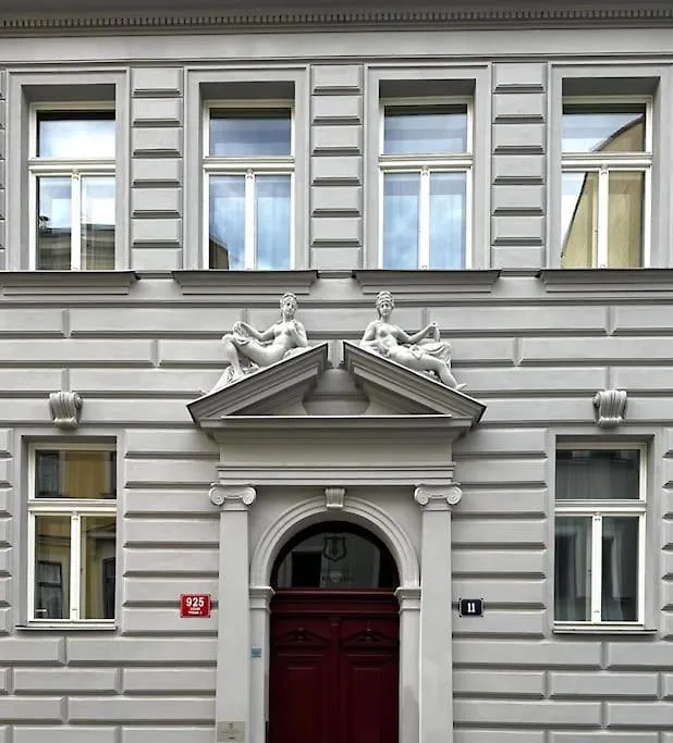 Authentic Studio With Garden Prag