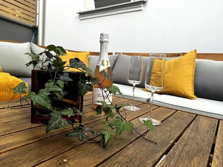 Apartment Authentic Studio With Garden Prag Tschechische Republik